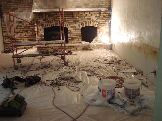 Family room _amp_ kitchen 012.JPG