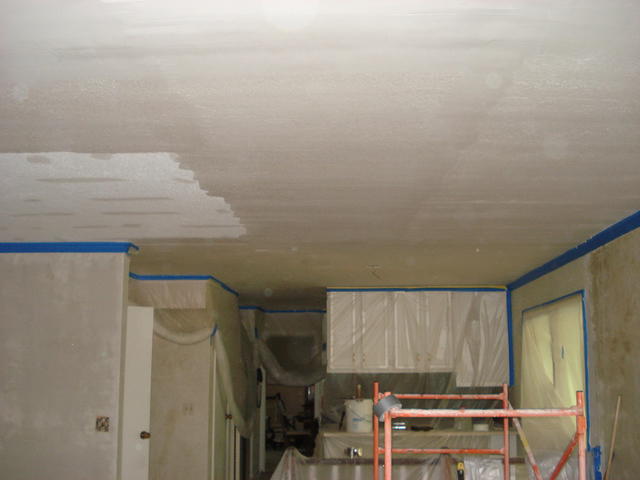 Family room _amp_ kitchen 020.JPG