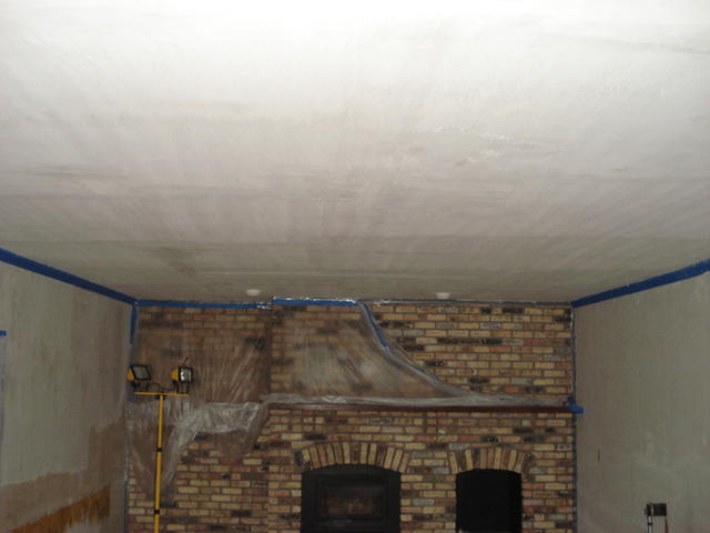 Family room _amp_ kitchen 024.JPG