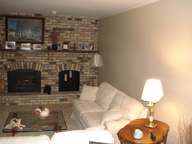 Family room _amp_ kitchen 037.JPG