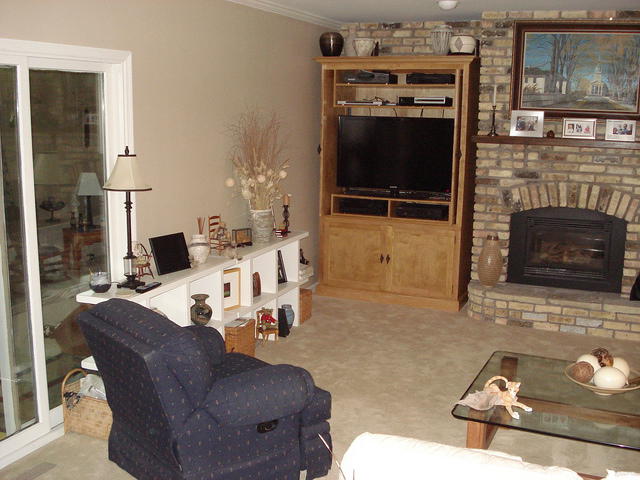 Family room _amp_ kitchen 038.JPG